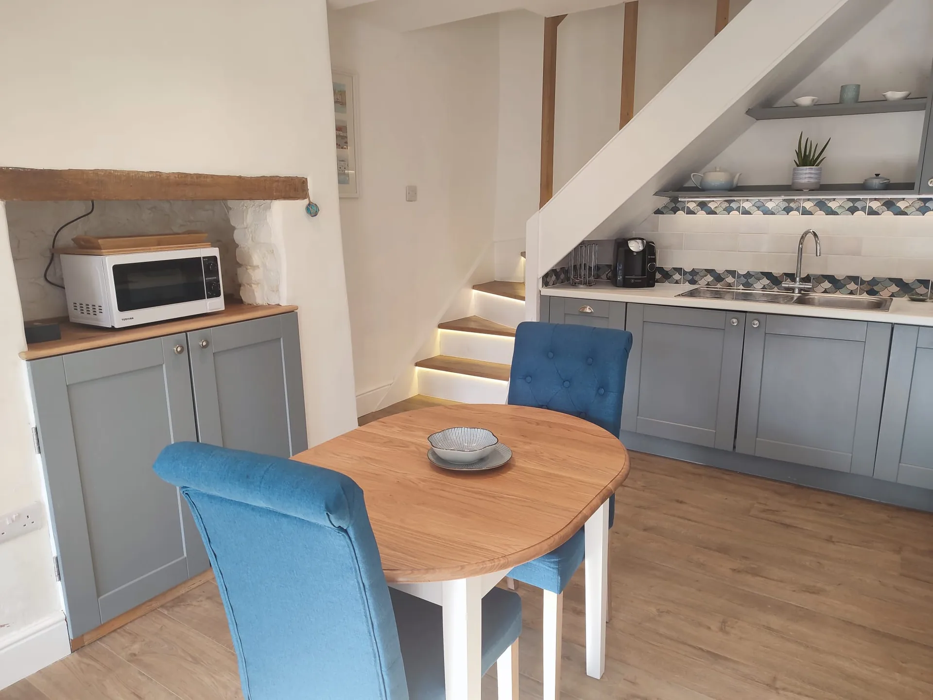Kitchen dining table with courtyard view